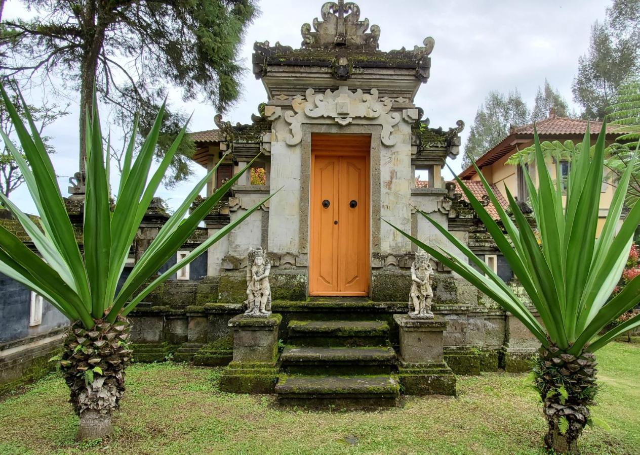 Balinese Villa In Berastagi Kültér fotó