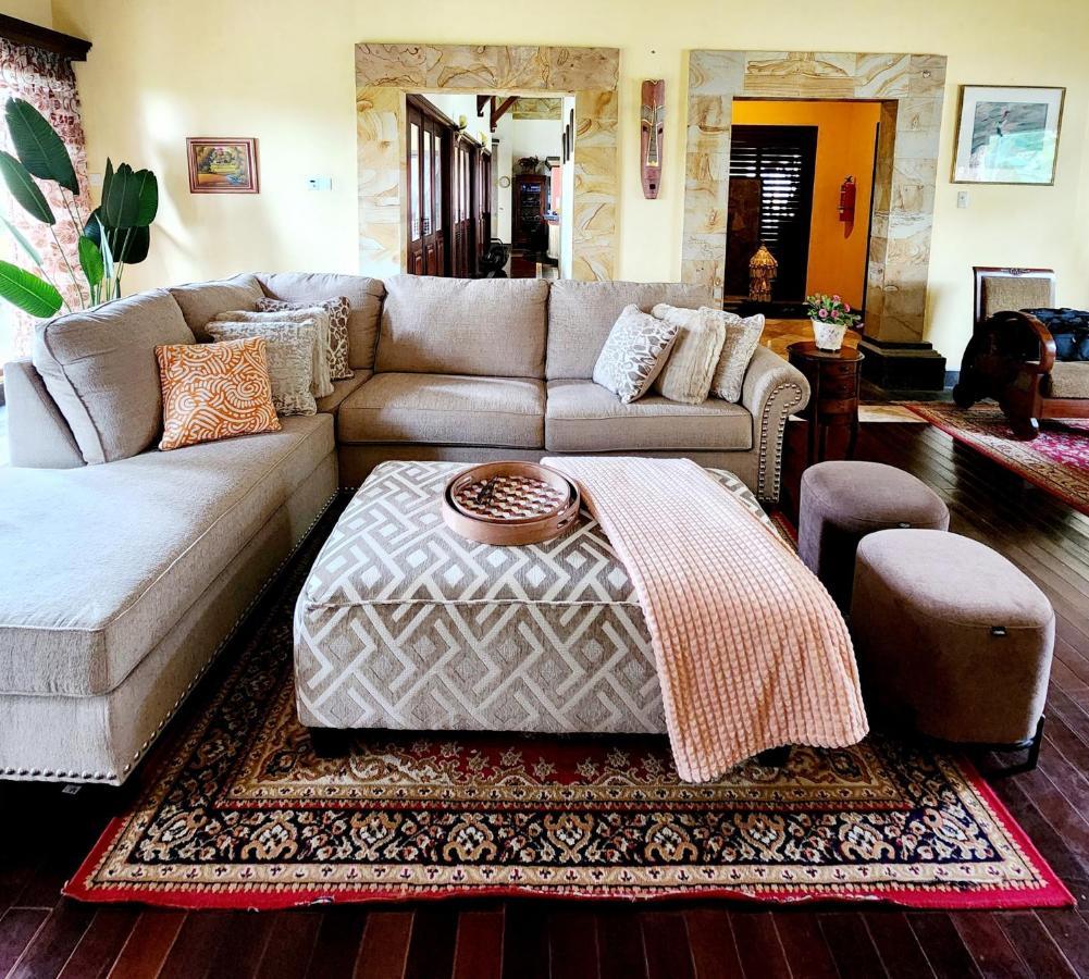 Balinese Villa In Berastagi Kültér fotó