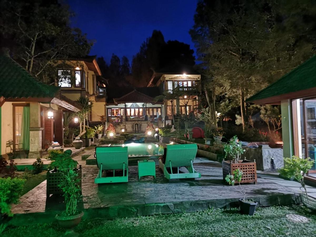 Balinese Villa In Berastagi Kültér fotó