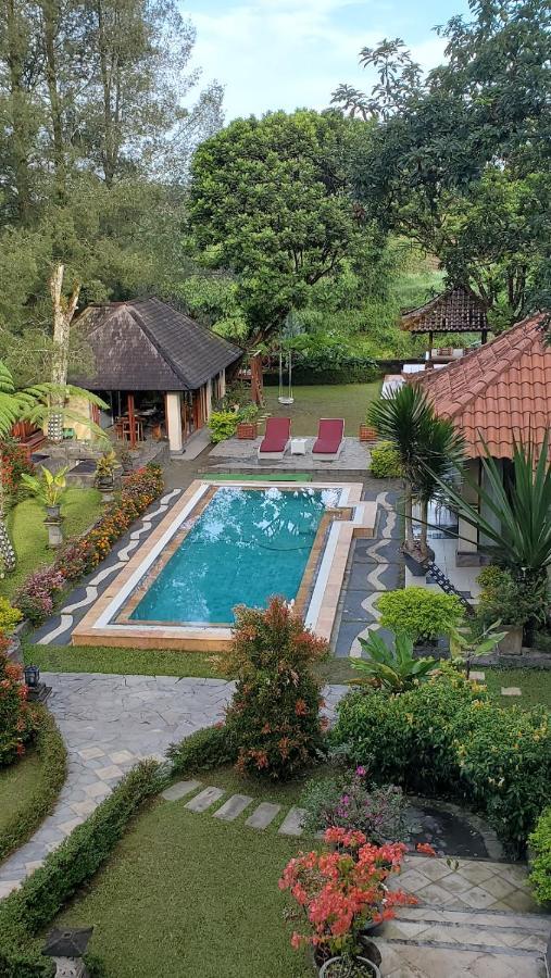 Balinese Villa In Berastagi Kültér fotó