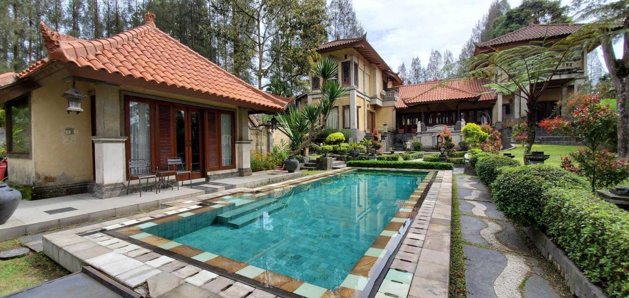 Balinese Villa In Berastagi Kültér fotó