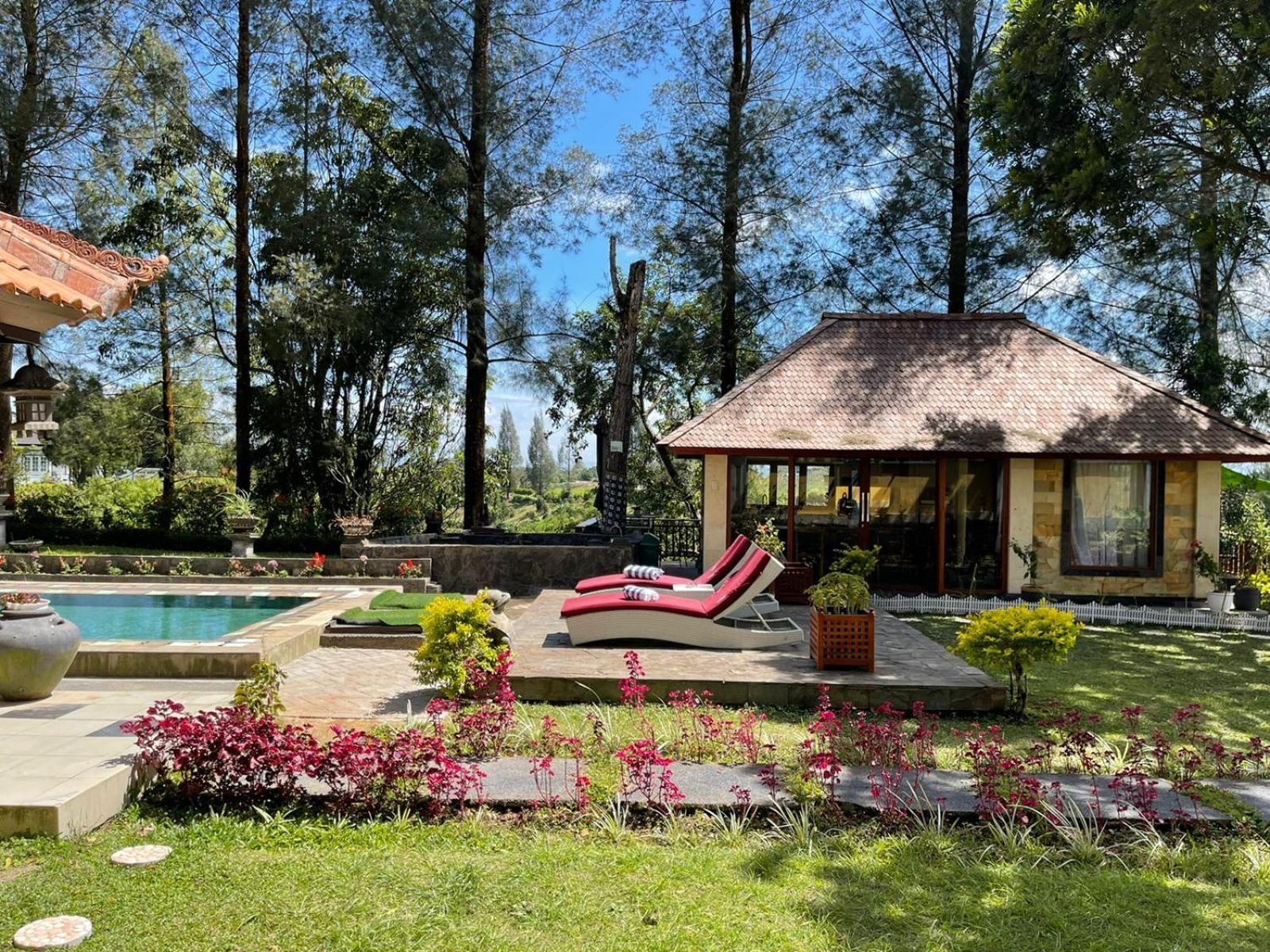Balinese Villa In Berastagi Kültér fotó